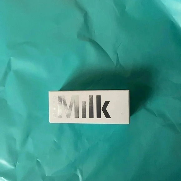 MILK CONCEALER - Picture 1 of 4